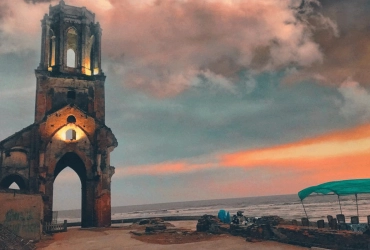 Hanoï – Églises gothiques de Nam Dinh – Villages artisanaux – Hanoï