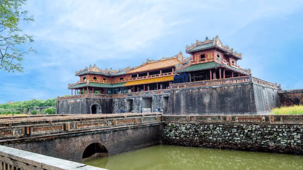 Halong - Hanoi - Hue