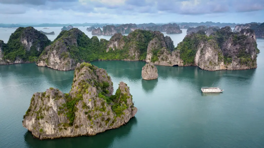 Baie d’Halong – Ninh Binh Excursion collective avec guide anglophone
