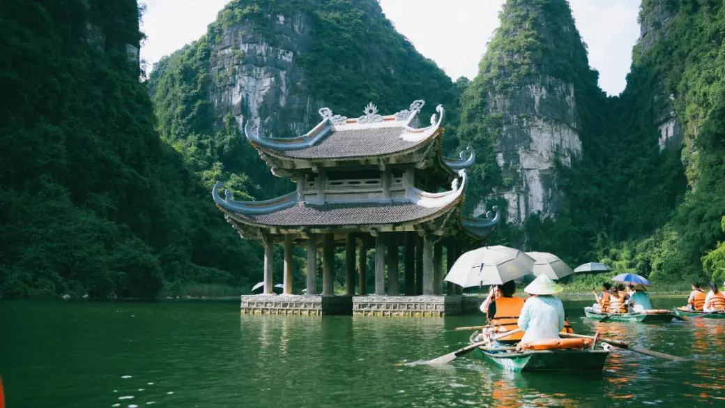 Ninh Binh – Tam Coc – Hoa Lu – Hanoi