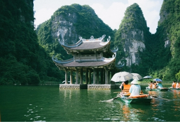 Ninh Binh – Tam Coc – Hoa Lu – Hanoi (B)